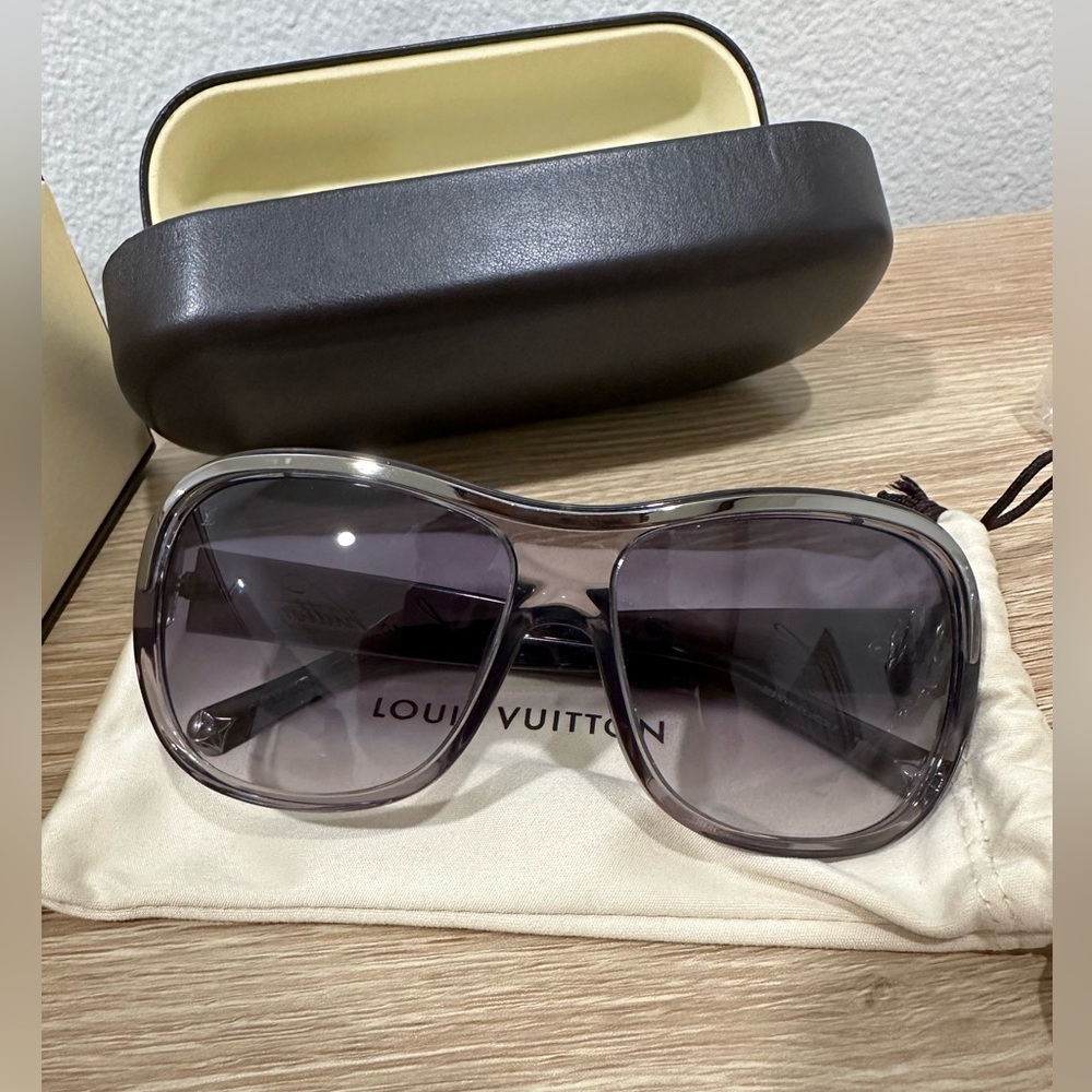 Louis Vuitton Acetate grey sunglasses